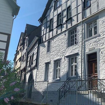 Manoir -1654- Historisch Schlafen In Monschaus Altstadt Екстериор снимка