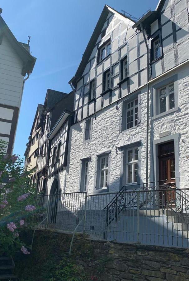 Manoir -1654- Historisch Schlafen In Monschaus Altstadt Екстериор снимка