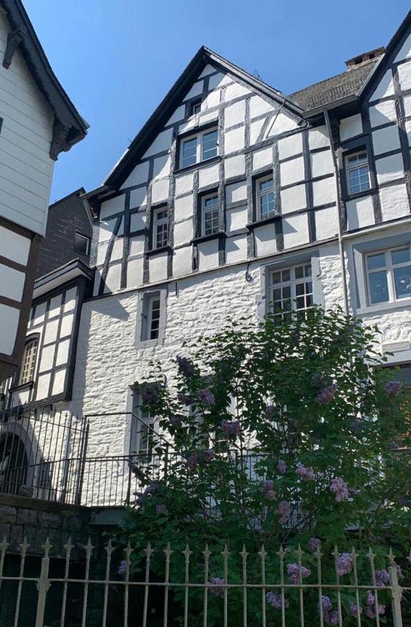 Manoir -1654- Historisch Schlafen In Monschaus Altstadt Екстериор снимка