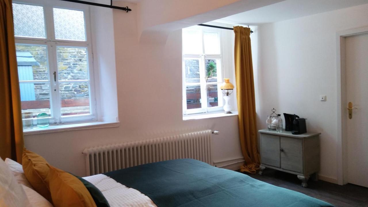 Manoir -1654- Historisch Schlafen In Monschaus Altstadt Екстериор снимка